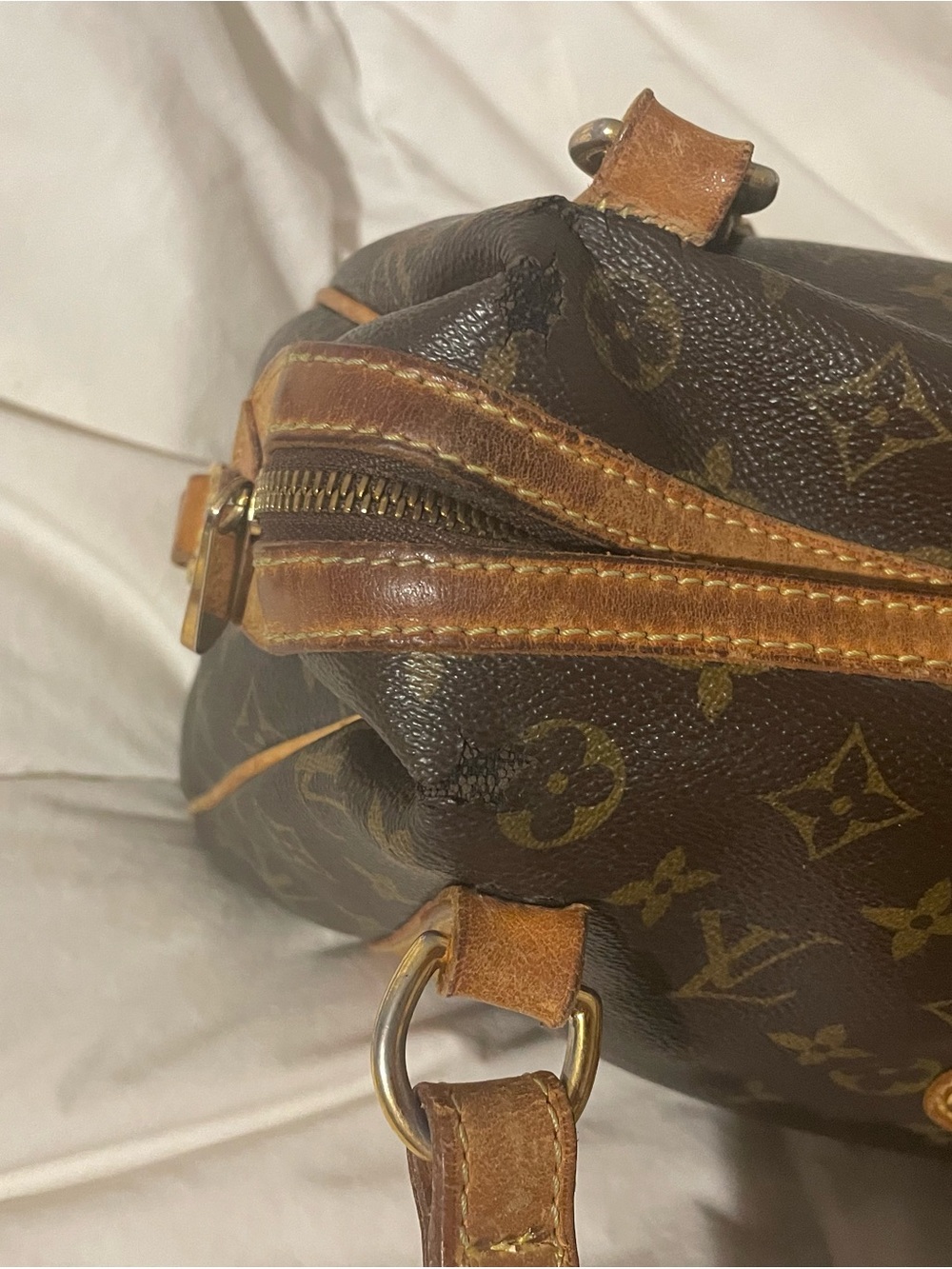 Louis Vuitton Stresa GM Monogram Shoulder Bag with Tan Leather and Gold Hardware - Picture 2 of 9